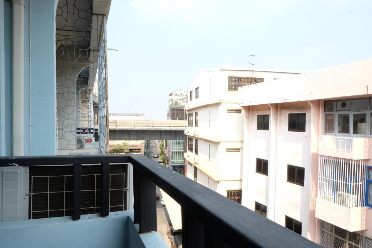 Sleep With Me Bangkok - Bts Phra Khanong Exterior foto